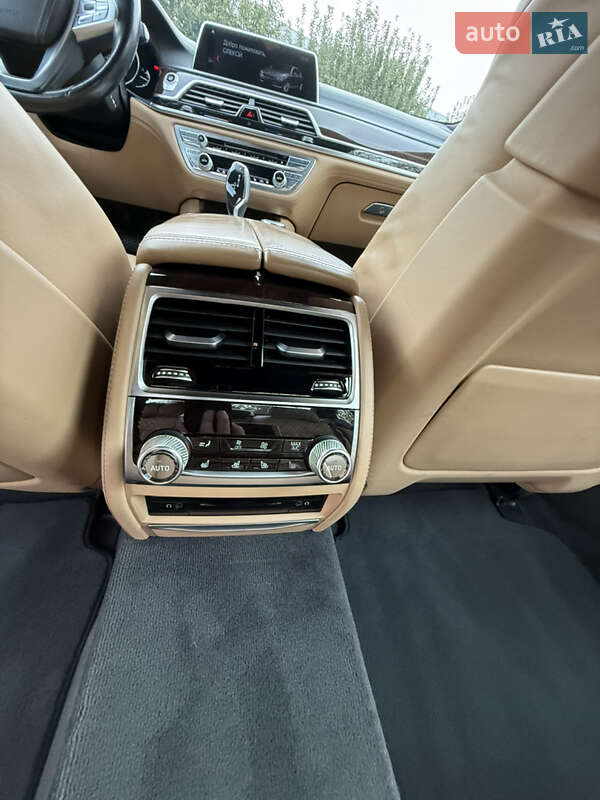 Седан BMW 7 Series 2015 в Киеве фото 20 Седан BMW 7 Series 2015 в Киеве