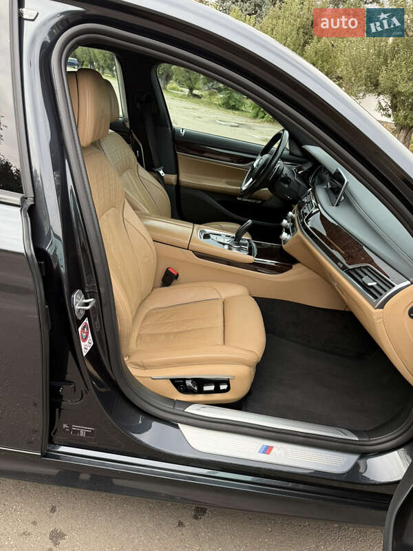 Седан BMW 7 Series 2015 в Киеве фото 21 Седан BMW 7 Series 2015 в Киеве