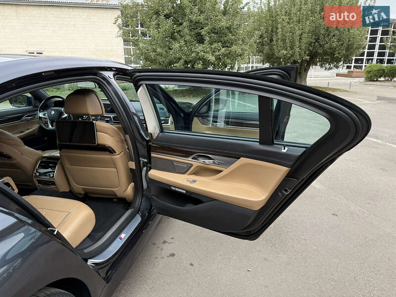 Седан BMW 7 Series 2015 в Киеве фото 25 Седан BMW 7 Series 2015 в Киеве