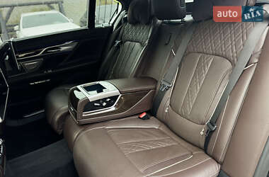 Седан BMW 7 Series 2016 в 