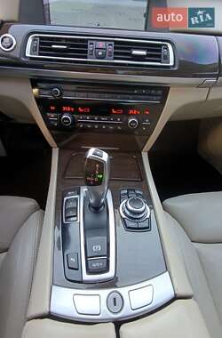 Седан BMW 7 Series 2010 в 