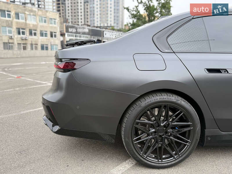 Седан BMW 7 Series 2024 в Киеве