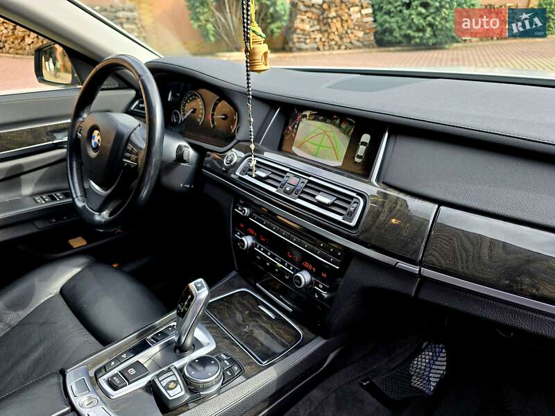 Седан BMW 7 Series 2014 в Мукачево