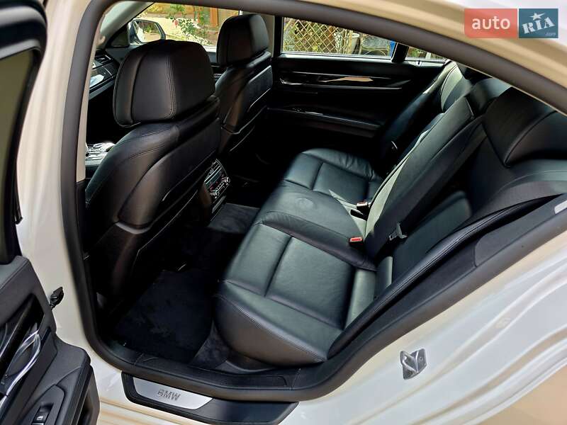 Седан BMW 7 Series 2014 в Мукачево