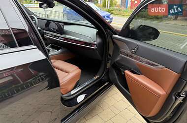 Седан BMW 7 Series 2024 в 