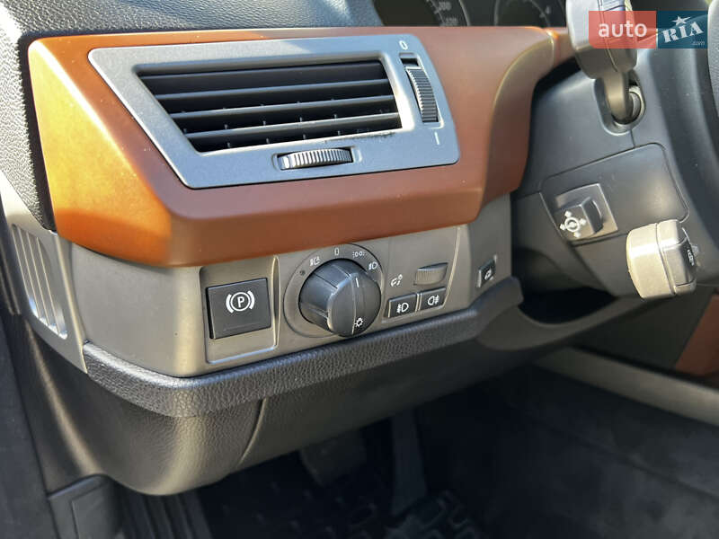 Седан BMW 7 Series 2004 в Києві