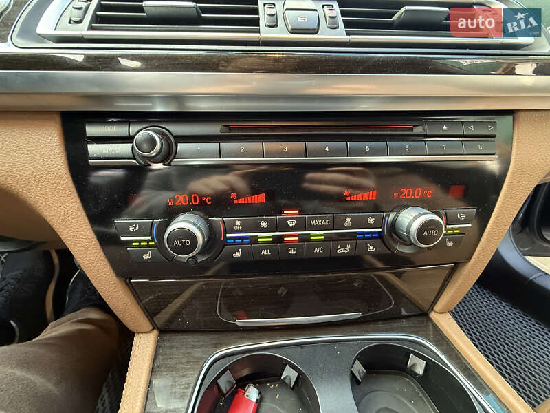 Седан BMW 7 Series 2013 в Черновцах