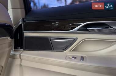 Седан BMW 7 Series 2016 в 