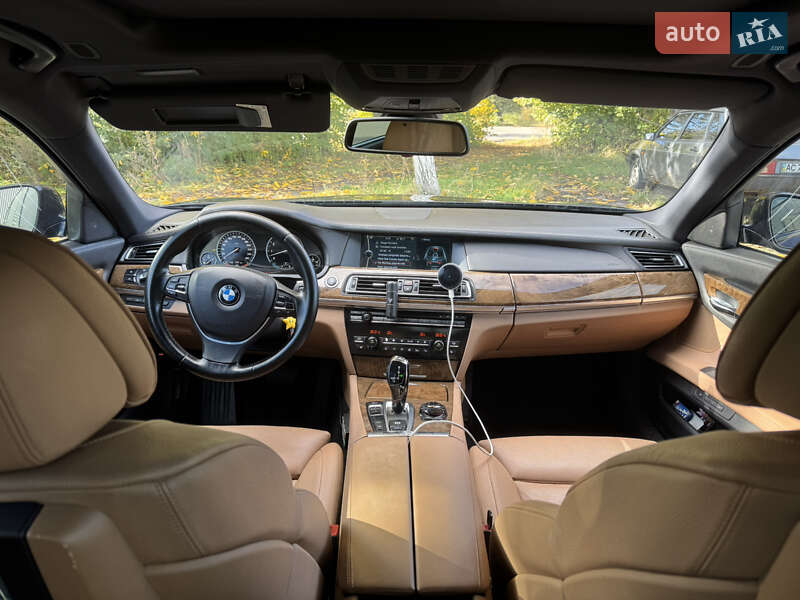 Седан BMW 7 Series 2010 в Луцке