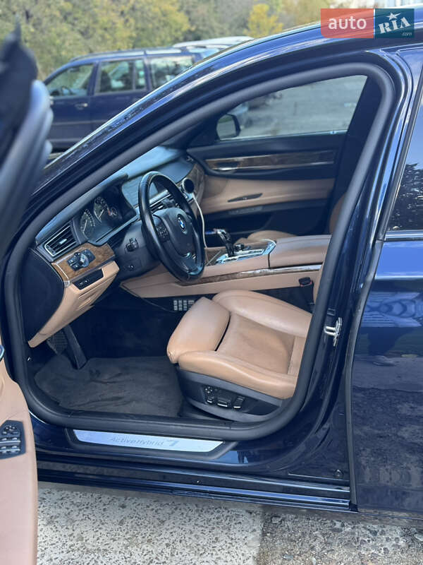 Седан BMW 7 Series 2010 в Луцке