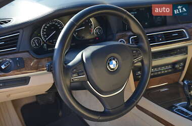 Седан BMW 7 Series 2010 в 