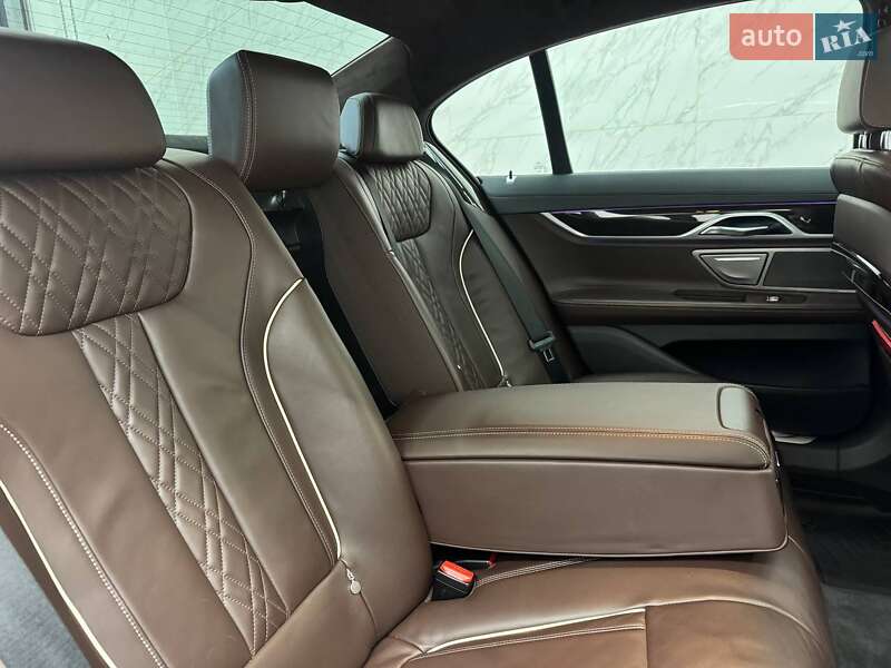 Седан BMW 7 Series 2016 в Черкассах