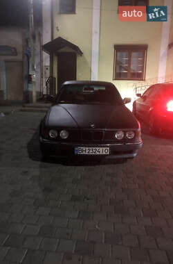Седан BMW 7 Series 1988 в Щирце