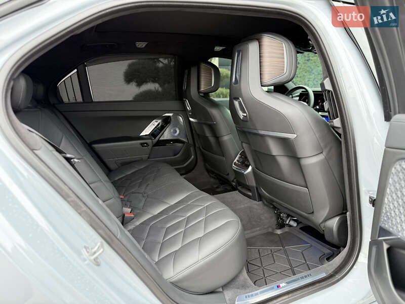 Седан BMW 7 Series 2022 в Львове