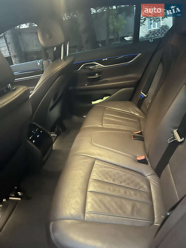 Седан BMW 7 Series 2017 в Почаеве