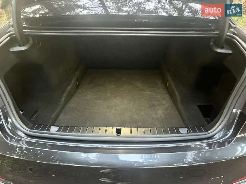 Седан BMW 7 Series 2017 в Почаеве