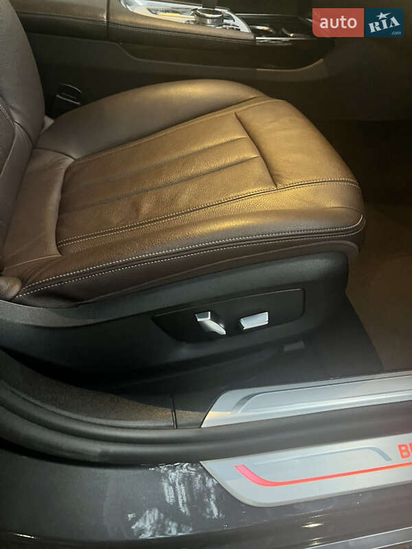 Седан BMW 7 Series 2017 в Почаеве