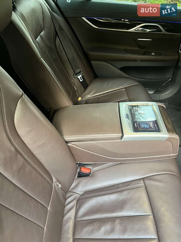 Седан BMW 7 Series 2017 в Почаеве