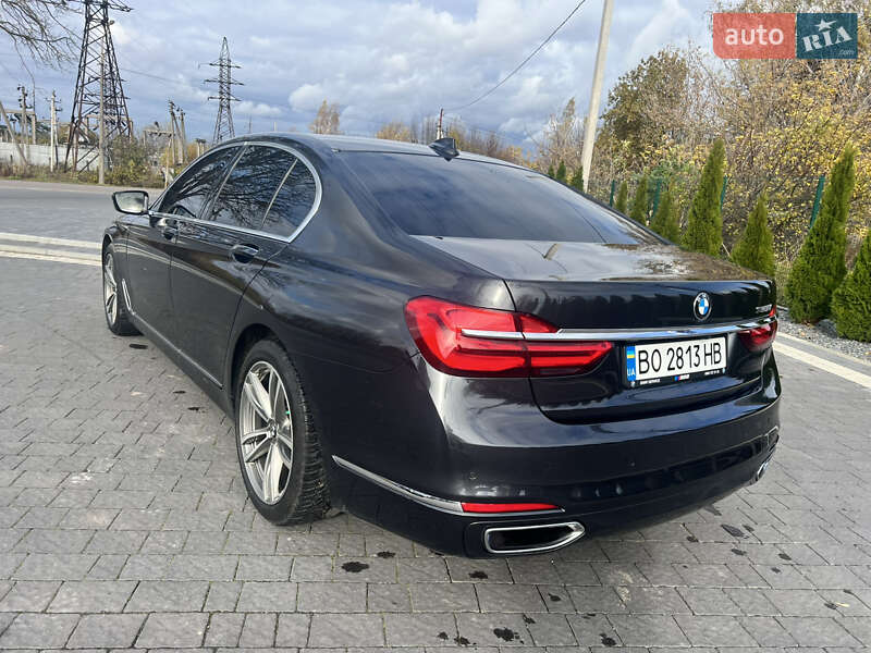 Седан BMW 7 Series 2017 в Почаеве