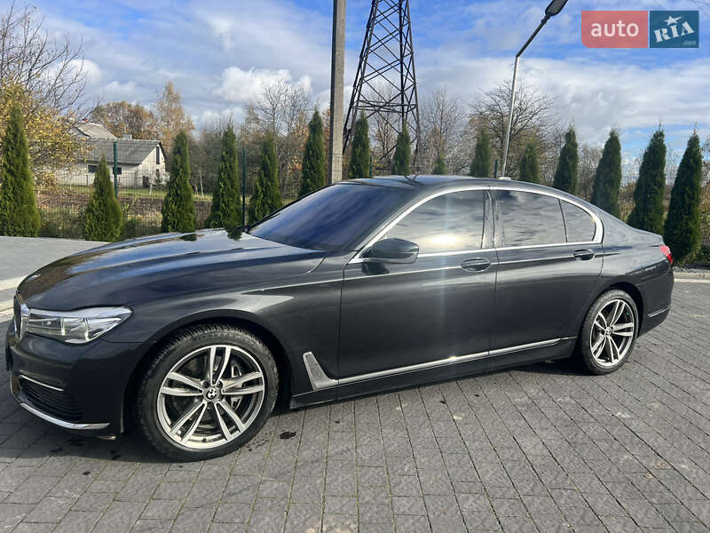 Седан BMW 7 Series 2017 в Почаеве