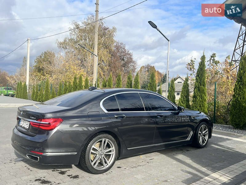 Седан BMW 7 Series 2017 в Почаеве
