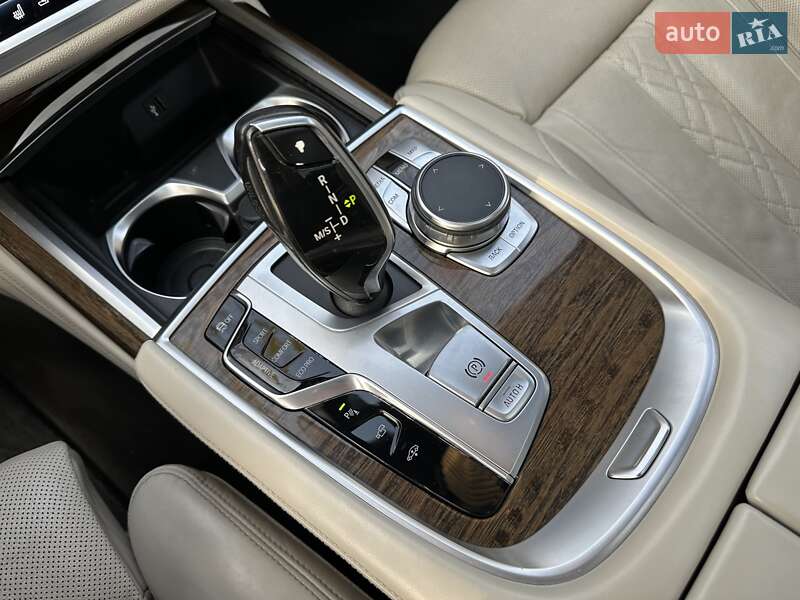 Седан BMW 7 Series 2015 в Киеве фото 29 Седан BMW 7 Series 2015 в Киеве