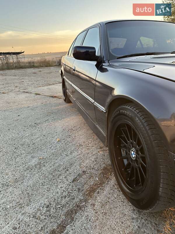 Седан BMW 7 Series 1999 в Чернівцях