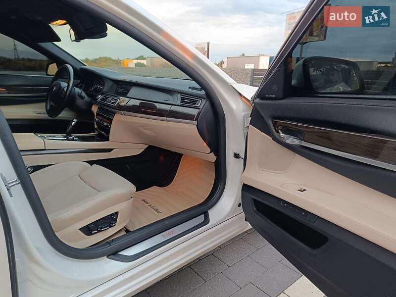 Седан BMW 7 Series 2009 в Мукачево