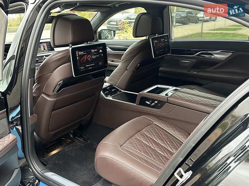 Седан BMW 7 Series 2022 в Киеве