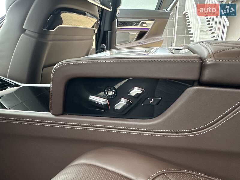 Седан BMW 7 Series 2022 в Киеве