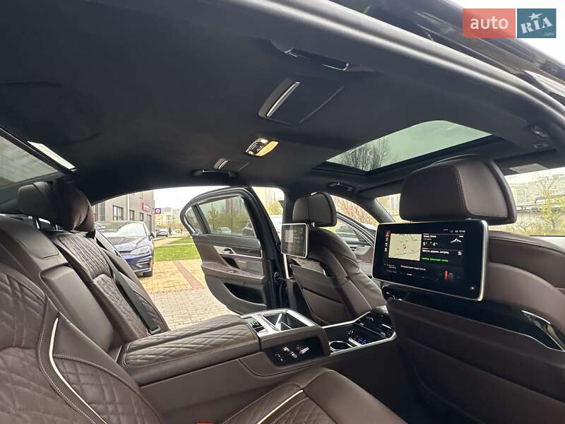 Седан BMW 7 Series 2022 в Киеве