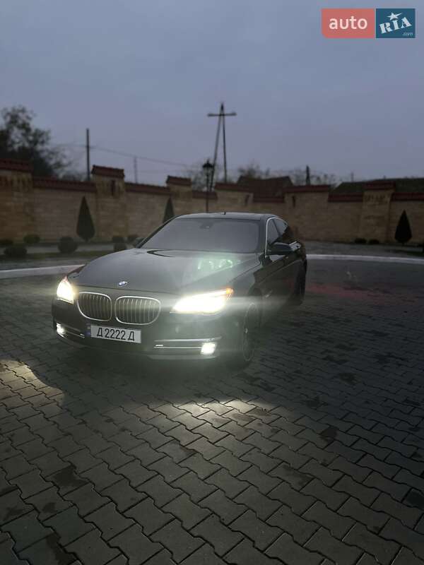 Седан BMW 7 Series 2013 в Измаиле