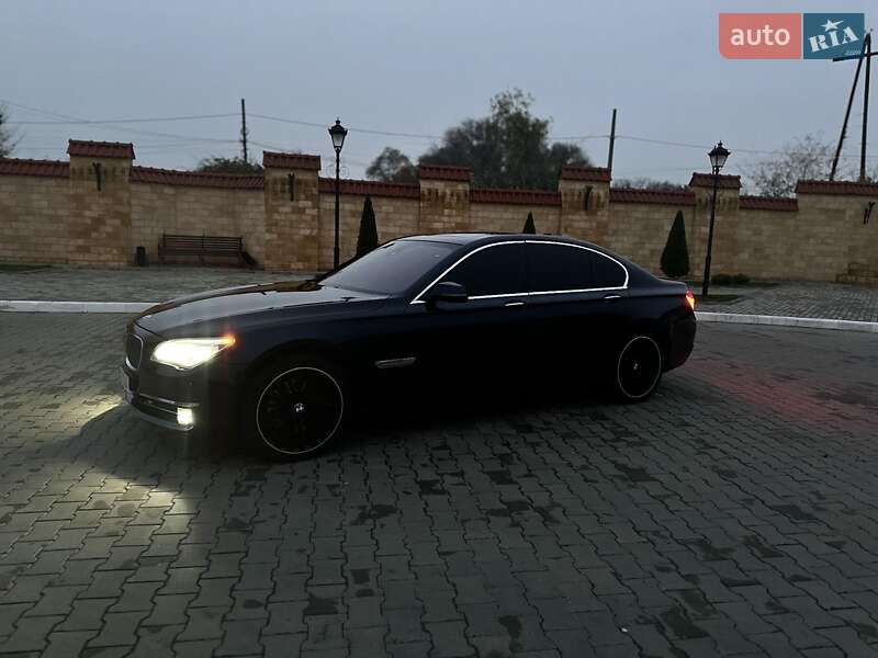Седан BMW 7 Series 2013 в Измаиле