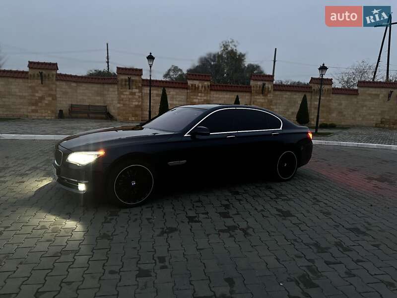 Седан BMW 7 Series 2013 в Измаиле