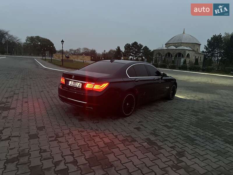 Седан BMW 7 Series 2013 в Измаиле