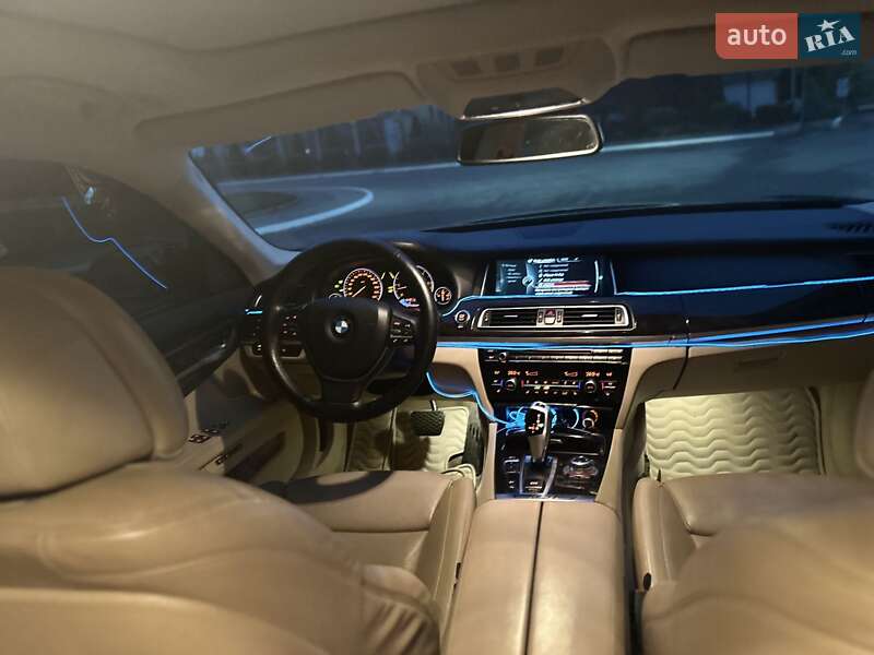 Седан BMW 7 Series 2013 в Измаиле