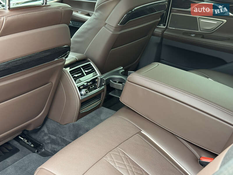 Седан BMW 7 Series 2022 в Киеве