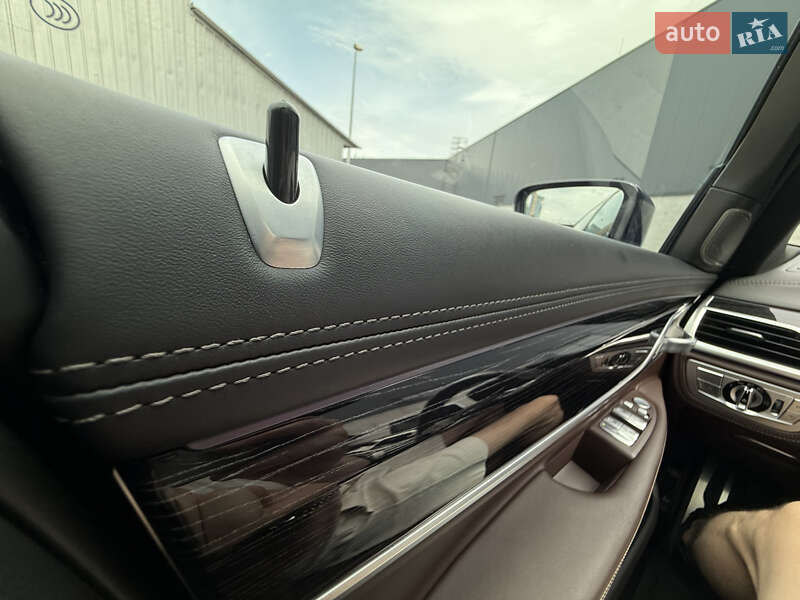 Седан BMW 7 Series 2022 в Киеве