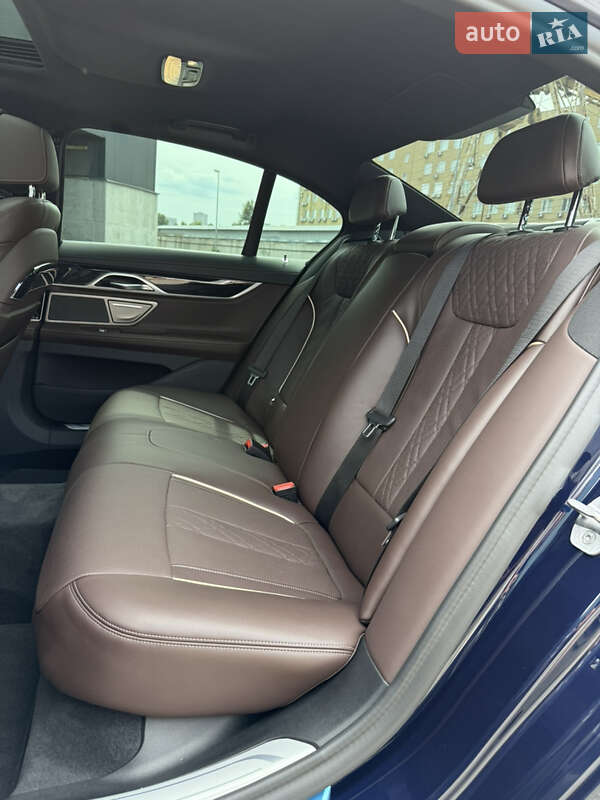 Седан BMW 7 Series 2022 в Киеве