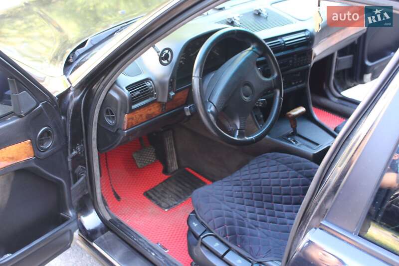 Седан BMW 7 Series 1991 в Киеве