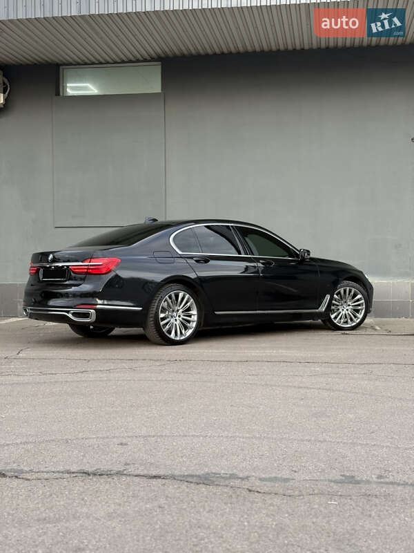 Седан BMW 7 Series 2017 в Львові