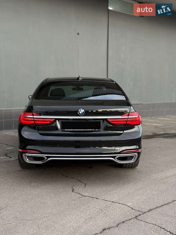 Седан BMW 7 Series 2017 в Львові