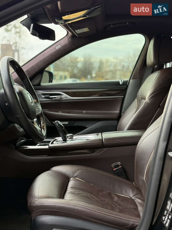 Седан BMW 7 Series 2017 в Львові