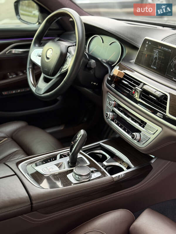 Седан BMW 7 Series 2017 в Львові