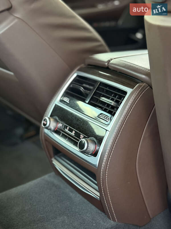 Седан BMW 7 Series 2017 в Львові