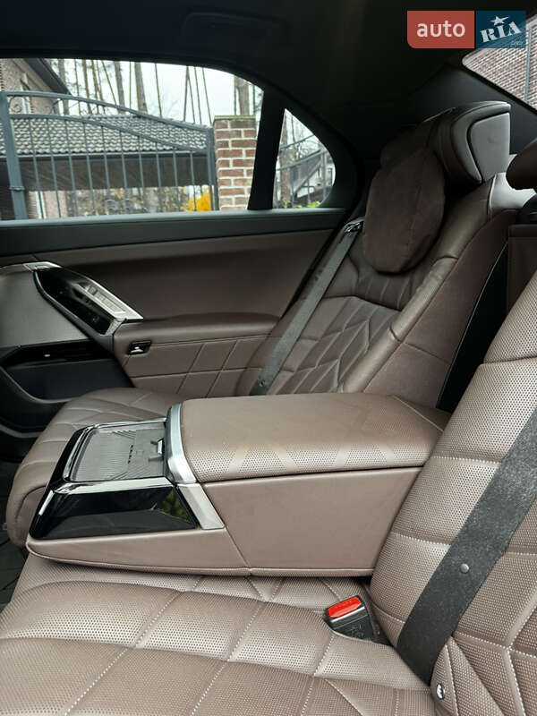 Седан BMW 7 Series 2023 в Киеве фото 35 Седан BMW 7 Series 2023 в Киеве