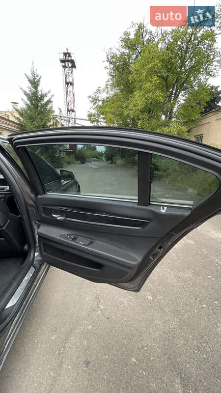 Седан BMW 7 Series 2010 в Львове