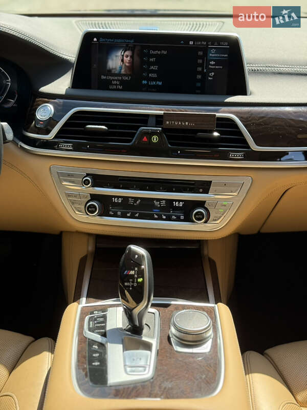 Седан BMW 7 Series 2019 в Львове
