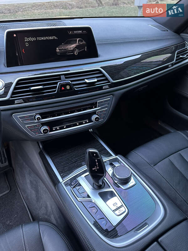 Седан BMW 7 Series 2018 в Новояворовске