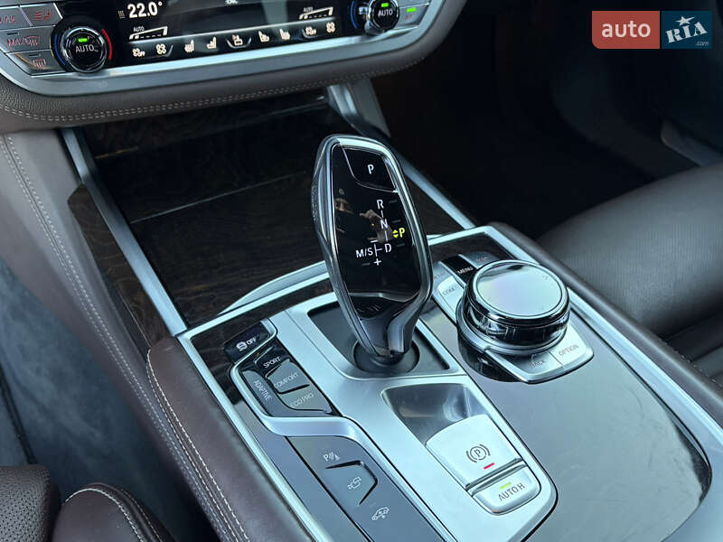 Седан BMW 7 Series 2017 в Ужгороде